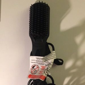 amika polished perfection straightening brush